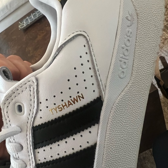 Adidas Tyshawn Low sneakers (new) - Picture 5 of 7